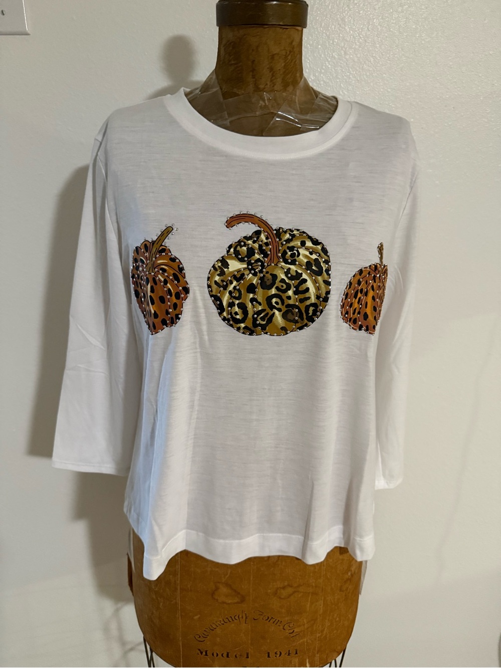 Last one…NWT White 3/4 Sleeve Tee with Leopard-Print Pumpkin Motif  1X